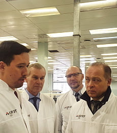 Министр промышленности и науки посетил «Уральский приборостроительный завод»